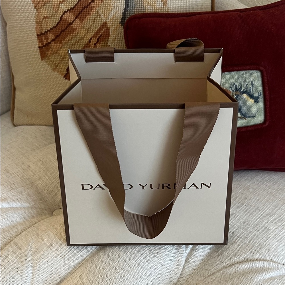 David Yurman Tan and White Shopping Bag